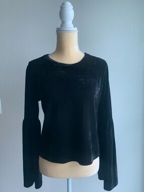 RDI Black Velvet Long Bell Sleeve Women's Top